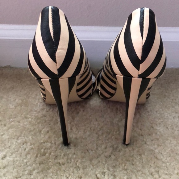 👠👠 - Picture 4 of 6